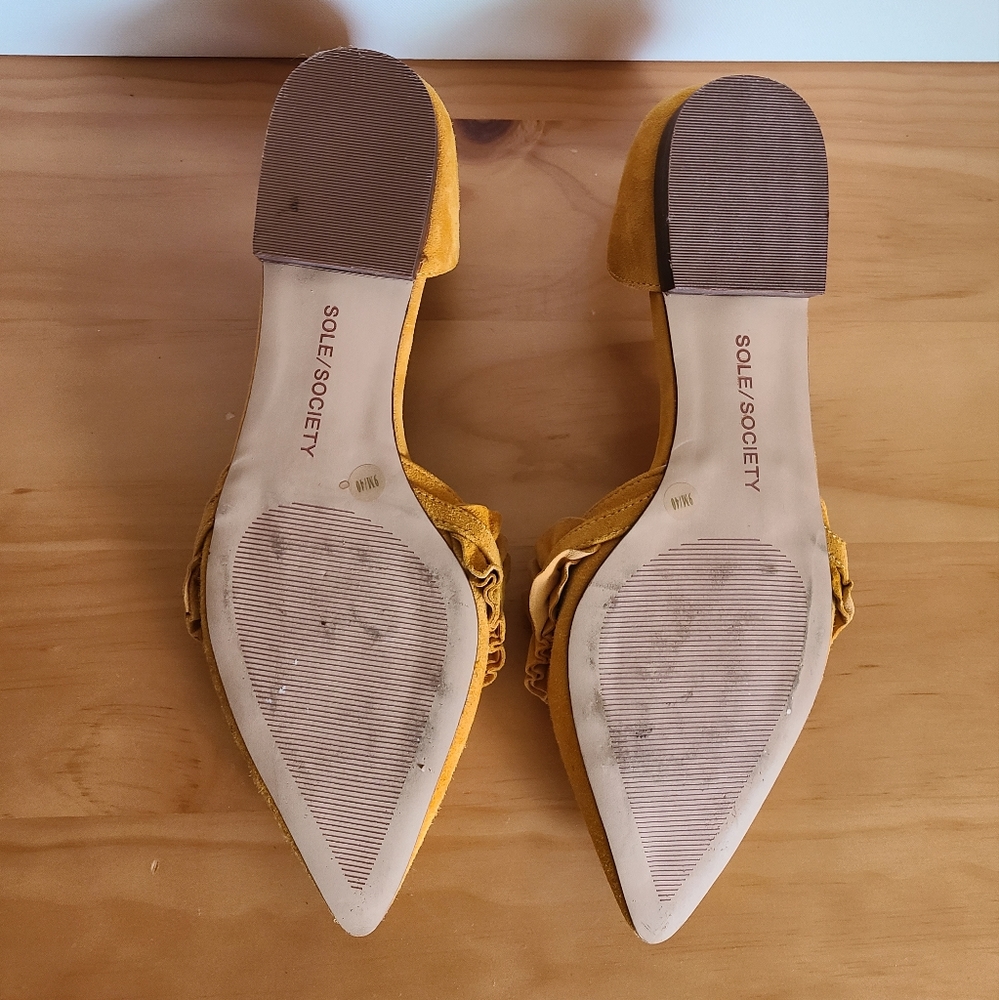 EUC Sole Society Rosalind Ruffle Detail Shoe Mustard Color Sz 9 - Picture 3 of 3